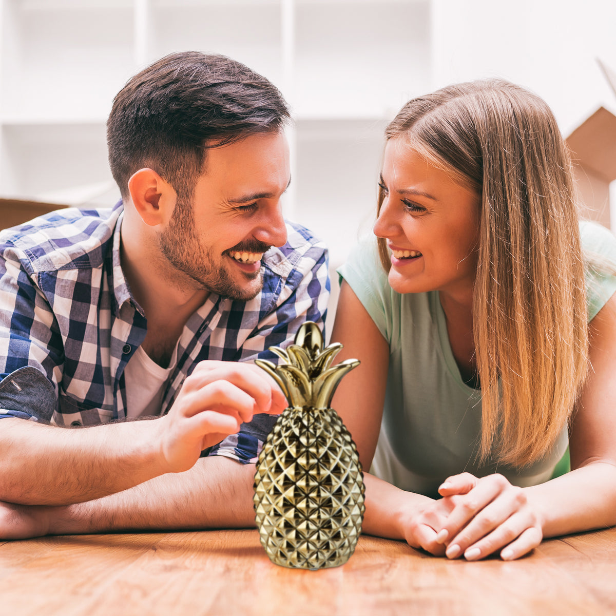 Tirelire ananas doré en céramique émaillée — 24 cm de haut