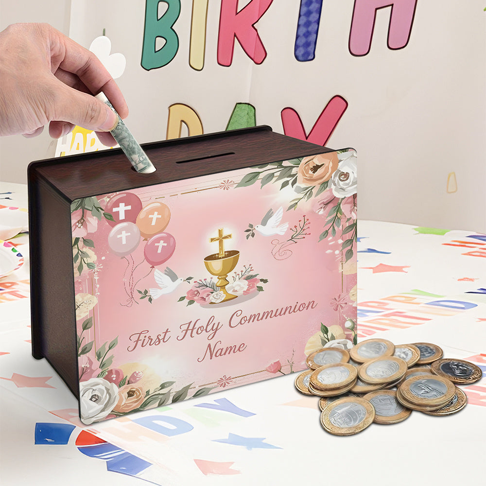 Tirelire en bois à façade de communion, pièces et billets roulés