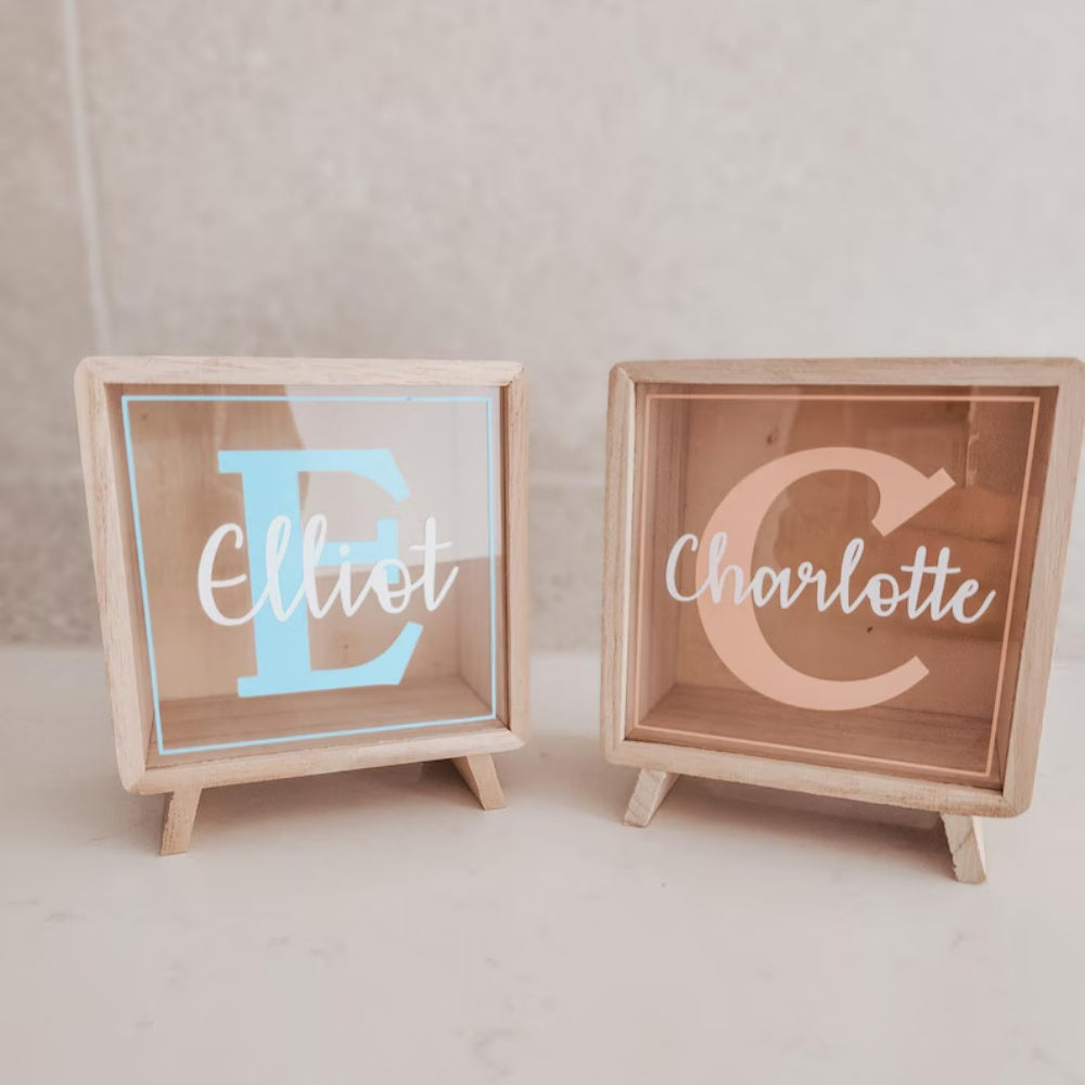 1 tiroir-caisse / Initiales rose clair + nom blanc