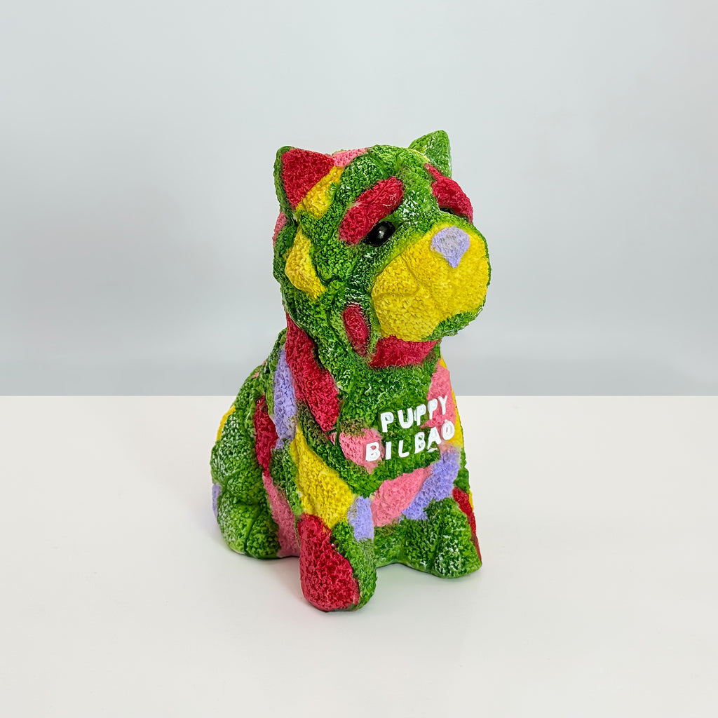 Tirelire chien en résine peinte à la main