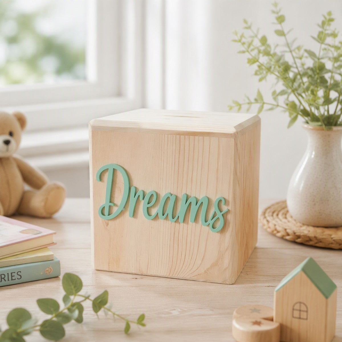 Tirelire cube en bois brut, mot découpé en acrylique