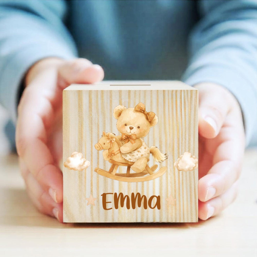 Tirelire cube en bois brut à motif ourson, côté