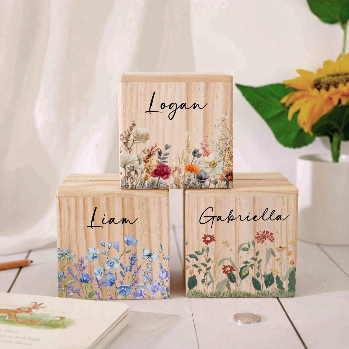 Tirelire cube en bois, champ de fleurs aquarellé sur pin