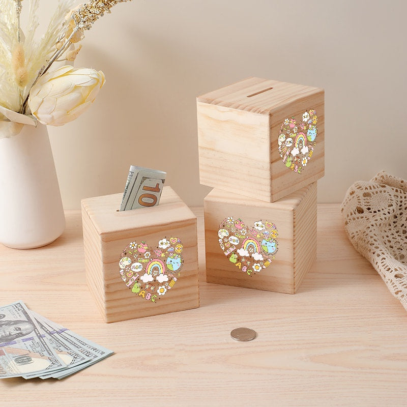 Tirelire cube en bois brut, cœur kawaii et fente à billets