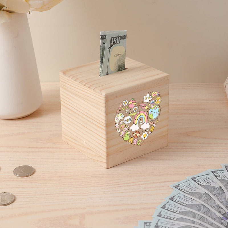 Tirelire cube en bois brut, cœur kawaii et fente à billets