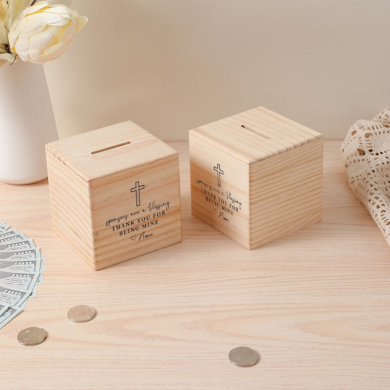Tirelire cube en bois, message de remerciement au parrain