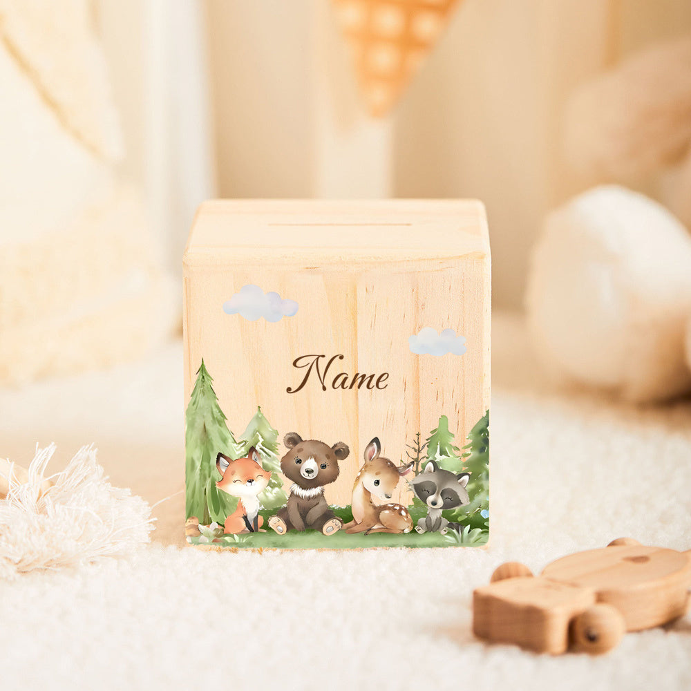 Tirelire cube en bois, petite scène de forêt aquarellée
