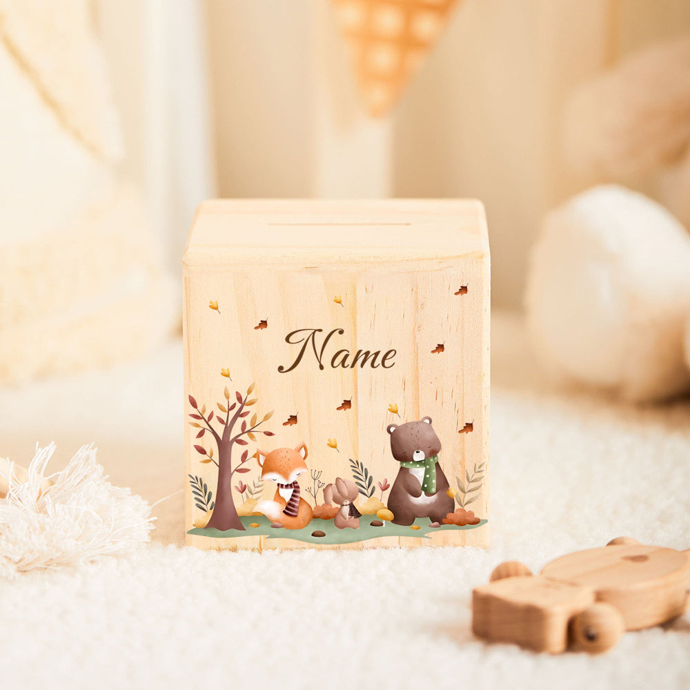 Tirelire cube en bois, petite scène de forêt aquarellée