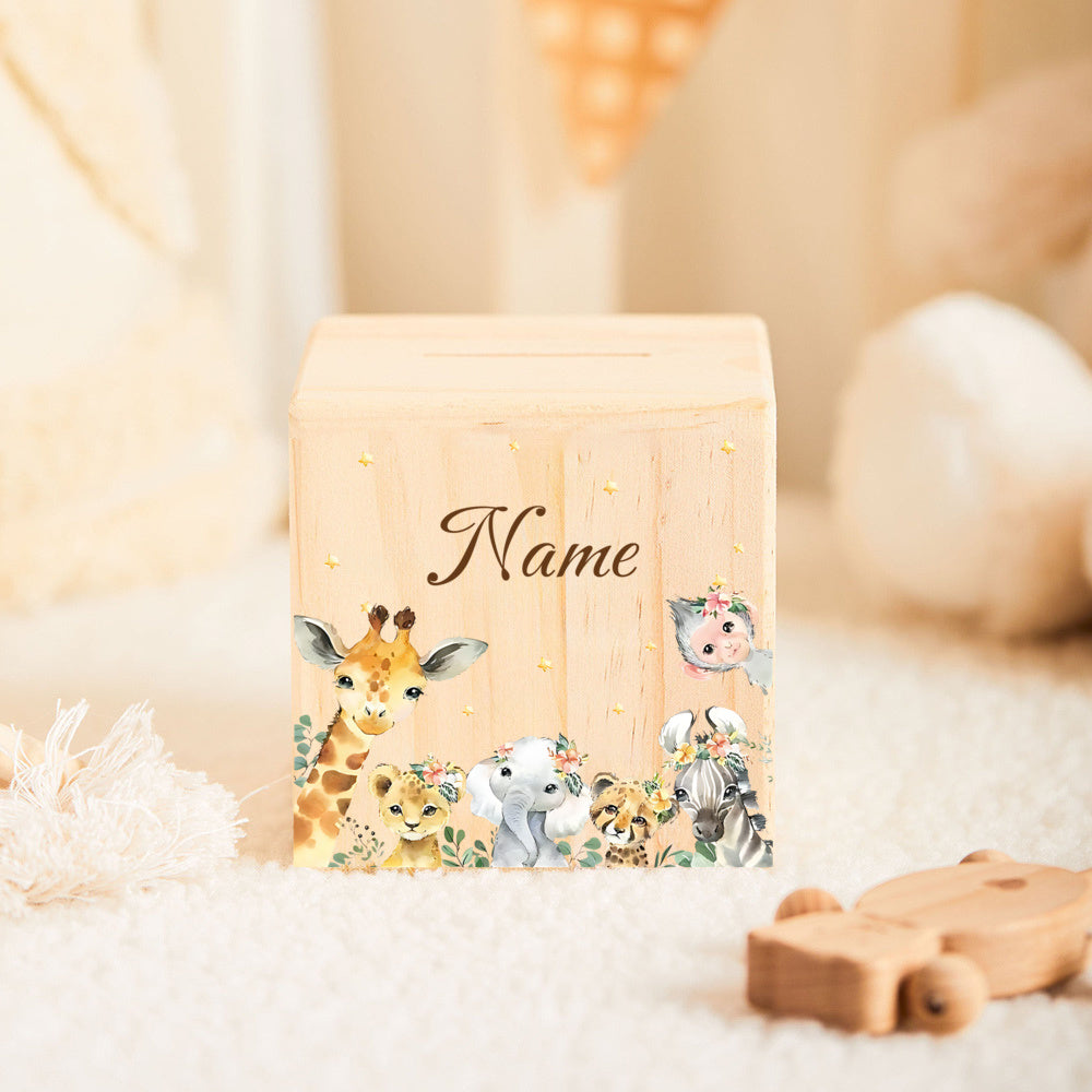 Tirelire cube en bois, petite scène de forêt aquarellée