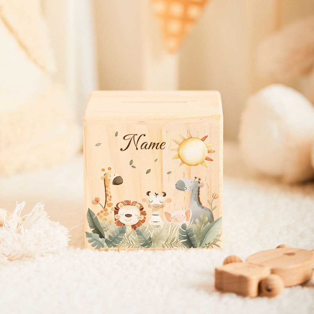Tirelire cube en bois, petite scène de forêt aquarellée