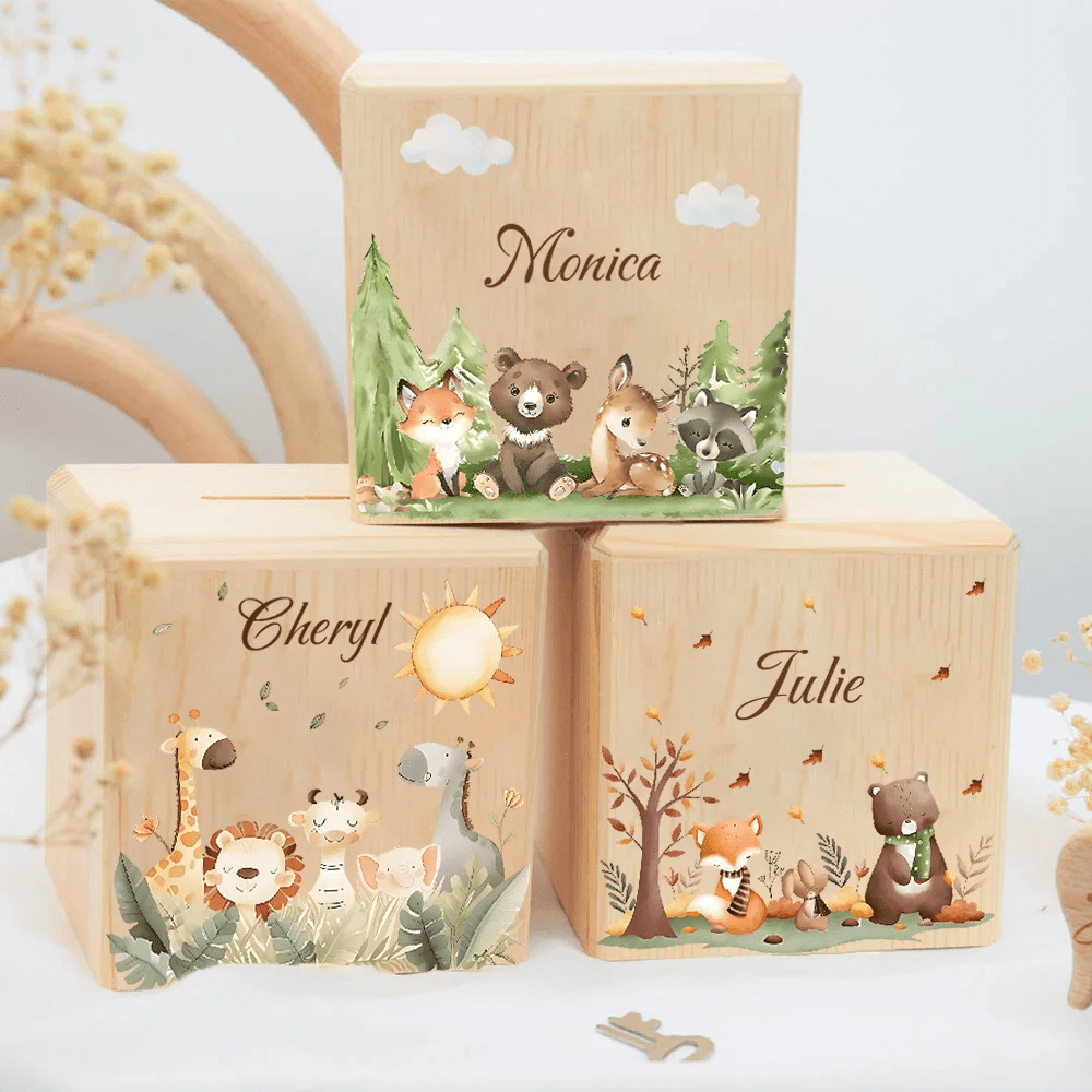 Tirelire cube en bois, petite scène de forêt aquarellée
