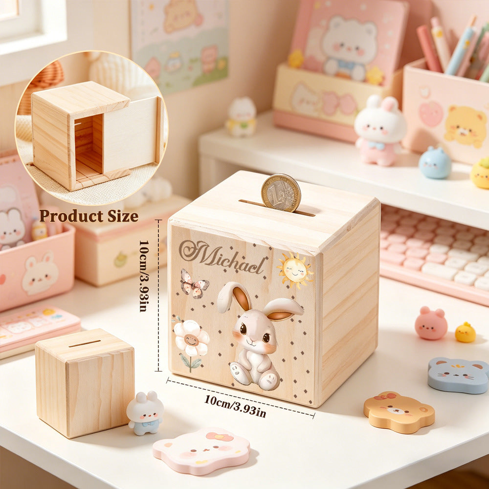 Tirelire cube en pin, animaux et prénom en écriture liée
