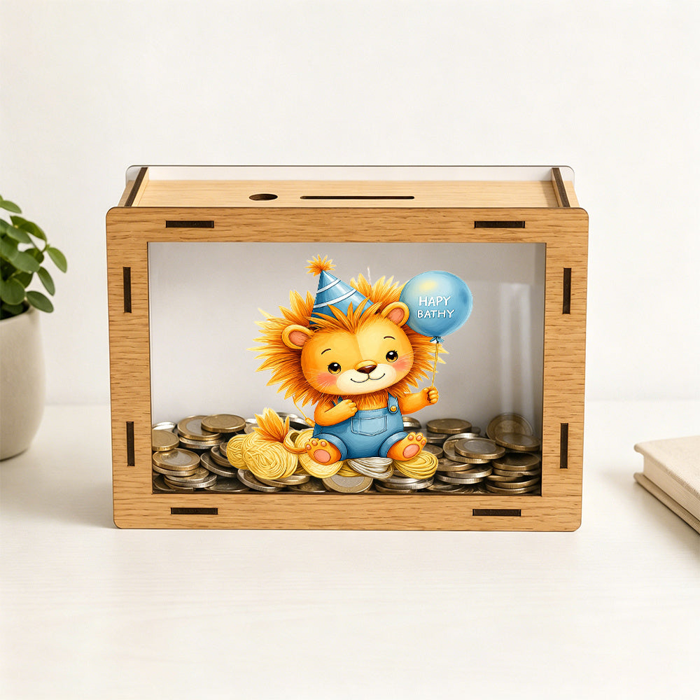 Tirelire lionceau d'anniversaire en bois — vitrine 20 cm