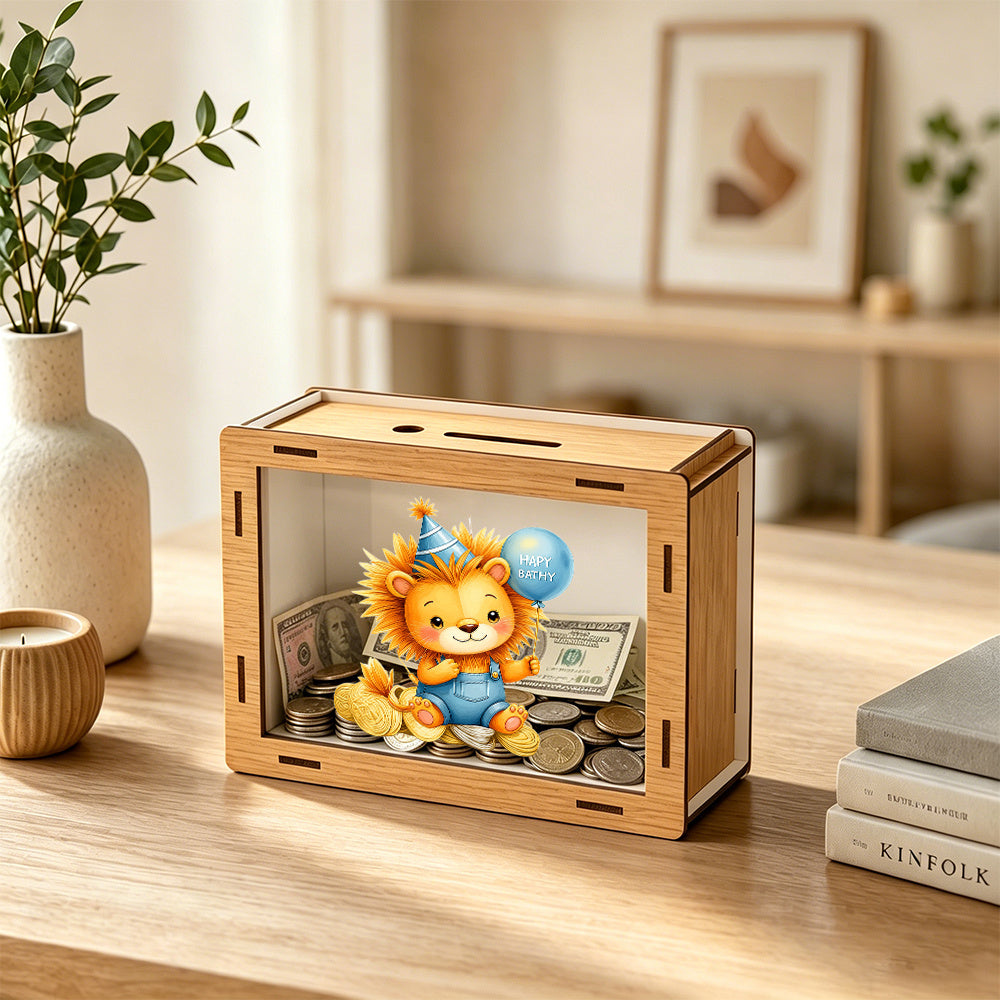 Tirelire lionceau d'anniversaire en bois — vitrine 20 cm