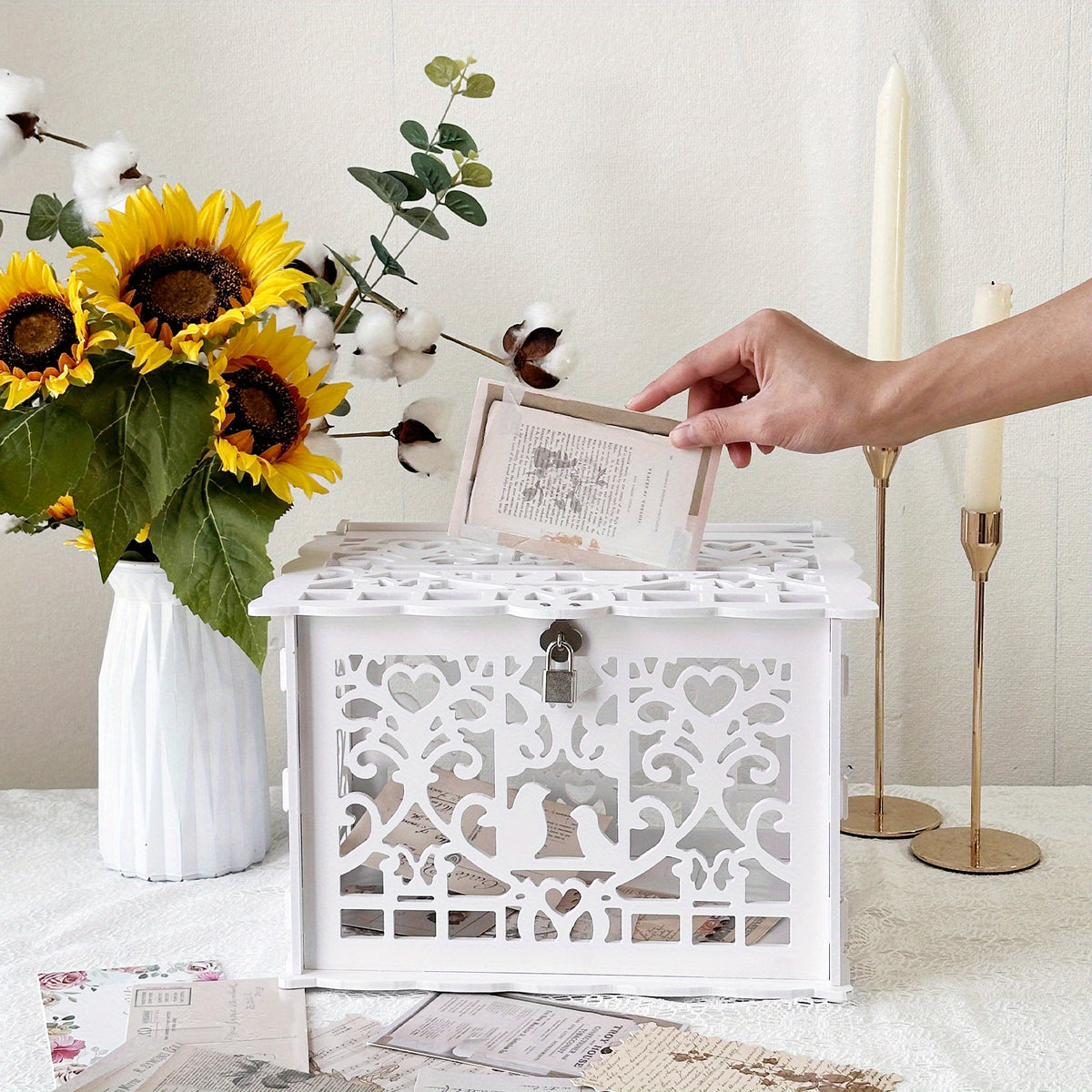 Tirelire urne de mariage en PVC blanc ajouré avec cadenas